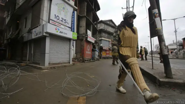 कश्मीर में कर्फ्यू (फाइल फोटो)