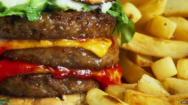 توصل باحثون أمريكيون إلى أن اللحوم المشوية والمقلية تنتج مواد كيميائية قد تزيد من خطر الإصابة بالخرف. 