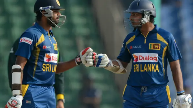 سنگا کارا اور تھری مانے کی عمدہ شراکت کی بدولت سری لنکا کو بڑا سکور کرنے میں مدد ملی۔ سنگا کارا نے 67 رنز بنائے۔ 