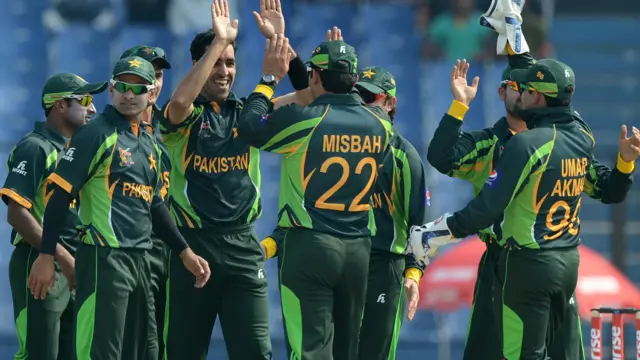 عمر گل نے عمدہ بولنگ کا مظاہرہ کرتے ہوئے آٹھ اووروں میں صرف 38 رنز دے کر دو کھلاڑیوں کو آؤٹ کیا۔