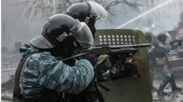 تحول ولاء الشرطة إلى المعارضة بعد أن اعتادت قمع رموزها