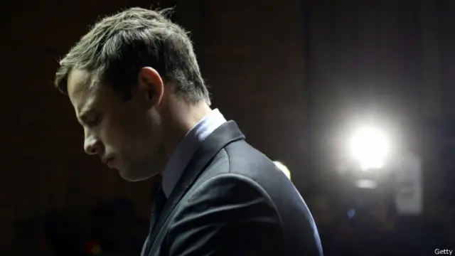 اسکار پیستوریوس قهرمان پارالمپیک متهم به قتل دوست دخترش در روز چهارده فوریه سال گذشته است