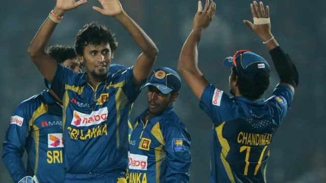 لکمل نے پاکستان کو پہلا نقصان پہنچایا۔