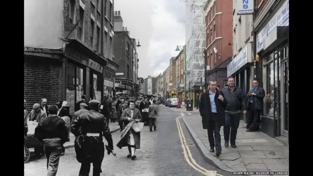 در موزه لندن می توان داستان این شهر و مردمی که در آن زندگی کرده اند را از ۴۵۰ هزار سال قبل از میلاد تا زمان حال مرور کرد. عکس: بریک لین، شرق لندن، ۱۹۵۷ و ۲۰۱۴. 