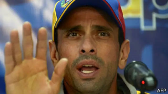 مخالفان دولت تحت رهبری انریکه کاپیلس عمدتا از طبقات متوسط جامعه هستند. اقشار فقیر از دولت حمایت می کنند