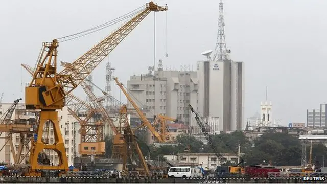 گذشتہ سال ممبئی میں ایک بھارتی آبدوز میں دو دھماکوں اور اس کے نتیجے میں لگنے والی آگ کے بعد آبدوز ڈوبنے سے 18 ملاح ہلاک ہو گئے تھے