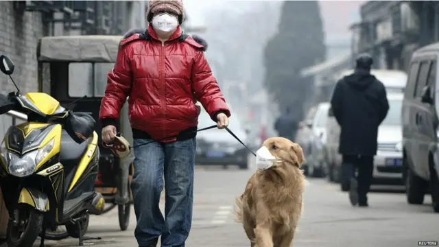 ဆောင်းရာသီမှာ ပိုမို အခြေအနေ ဆိုးရွားလေ့ရှိတဲ့ ဒီလို လေထုညစ်ညမ်းမှုကို မြို့သူ မြို့သားတွေ နှစ်အတော်ကြာ ကြုံတွေ့နေခဲ့ရ။