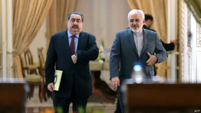 هوشیار زیباری، وزیر خارجه عراق امروز در حضور وزیر خارجه ایران در تهران وجود قرارداد نظامی را تکذیب کرد