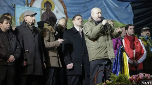 乌克兰过渡政府成员在基辅独立广场亮相