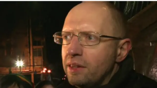 يعد ياتسينيوك أحد الأعضاء البارزين في حركة الاحتجاج التي احتلت وسط كييف في تشرين الثاني/نوفمبر الماضي