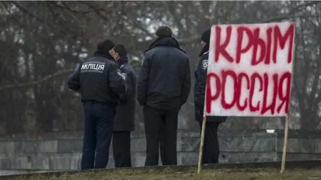 Кризис в Крыму: захват парламента и столкновения