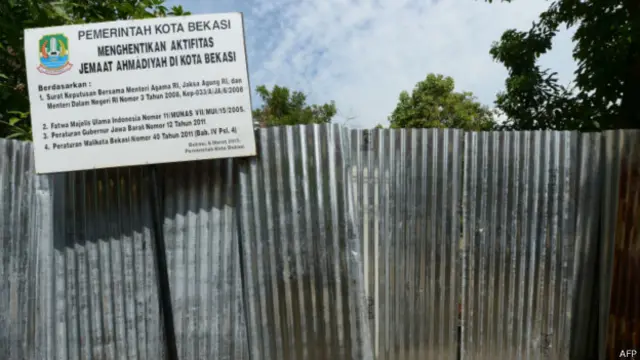 Larangan kegiatan jemaat Ahmadiyah Indonesia bermunculan di sejumlah kabupaten di Jawa Barat.