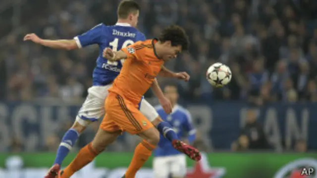 سيطر ريال مدريد على مجريات المبارة دون تحد حقيقي من تشالكه