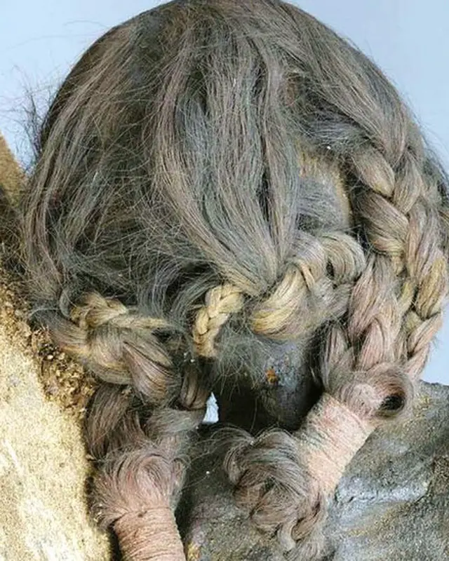 Momia de una joven sudamericana que murió hace unos 500 años 