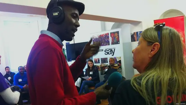 BBC索马里科主播（左）与卡迪夫观众