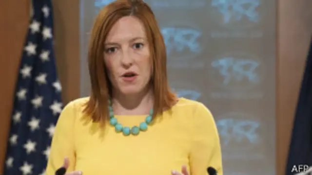 المتحدثة باسم الخارجية الأمريكية جين ساكي في مؤتمر صحفي