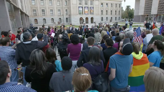 एरिजोना में समलैंगिकों का प्रदर्शन 