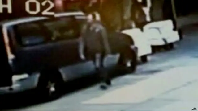 香港警方發放劉進圖遇襲案的監控視頻截屏(26/2/2014)