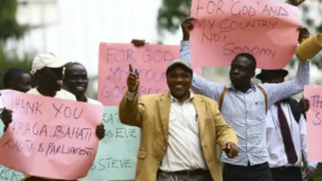 یوگینڈا کے صدر یوری موسوینی نے عالمی تنقید کے باوجود اس ہفتے کے آغاز میں اس ہم جنس پرست مخالف خلاف قانون پر دستخط کیے تھے