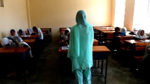 د افغانستان زیاترو ښوونځیو کې مسلکي ښوونکي نه شته.