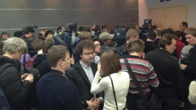 Birazdan devrilmiş prezident Viktor Yanukoviçin mətbuat konfransı keçirilməlidir.