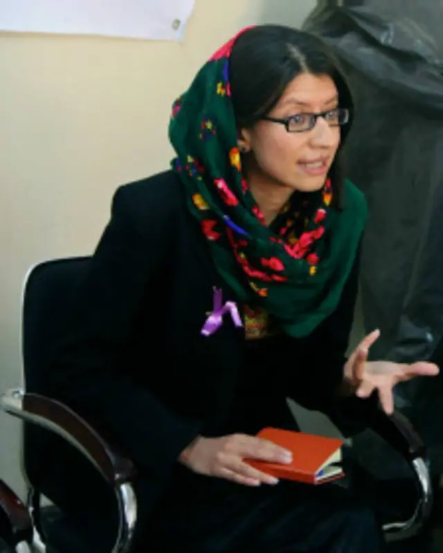 خانم شهرزاد اکبر می‎گوید اگر این مدارس قانونی و رسمی نشوند و نصاب آنها مطابق نظام معارف افغانستان تهیه نگردد، تجربه مصر در این کشور تکرار خواهد شد