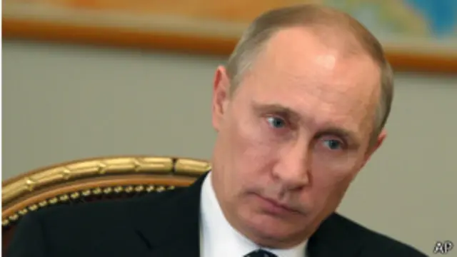 کرائمیا میں مسلح افراد اور شہری روسی فوجیوں کی بجائے یوکرین کے فوجی اڈوں کا گھیراؤ کر رہے ہیں: صدر پوتن