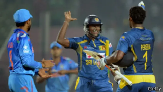 جمعے کو کھیلے جانے والے اس میچ میں سری لنکا نے ٹاس جیت کر بھارت کو پہلے کھیلنے کی دعوت دی