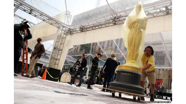 लॉस एंजलिस में 86वें ऑस्कर अवॉर्ड समारोह की तैयारी चल रही है. रविवार को होने वाला ये समारोह डॉलबी थिएटर में होगा.