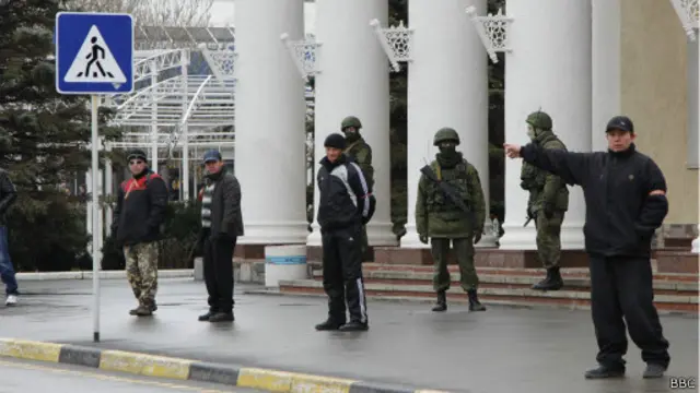 Военные в аэропорту Симферополя