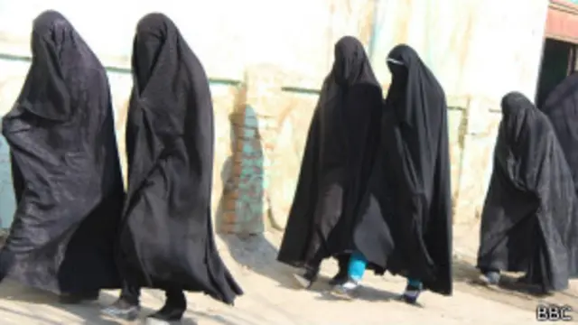  د کندز د اشرالمدارس مدرسې زده کوونکې