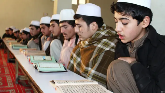 در افغانستان هزار و سیصد مدرسه دینی ثبت نشده فعال است که دولت بر بیشتر آنها کنترلی ندارد.