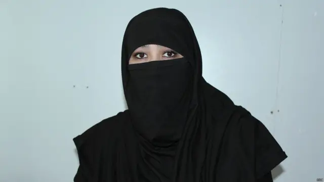 شکیبا هاشمی که خود نیز مسئول یک مدرسه دینی دولتی در قندوز است، می‌گوید شاگردان اشرف‌المدارس حتی شاگردان او را "کافر" می‌دانند.