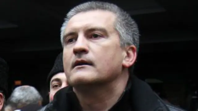 පොලීසිය, යුද හමුදාව ඇතුළු කලාපයේ සියලු ආරක්ෂක අංශ වල පාලනය තමා අත පවතින බව අක්සියොනොව් කියයි