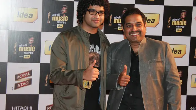 शंकर महादेवन अपने बेटे सिद्धार्थ महादेवन के साथ 