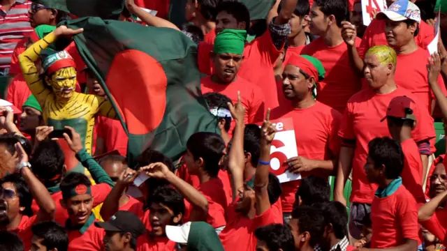 بنگلہ دیشی شائقین کا جوش و خروش۔