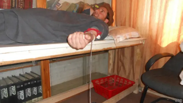 پوځیانو ته د وینې ورکړه په کونړ کې د افغان پوځیانو تر وژنې وروسته له هغوی سره د خواخوږۍ په موخه کیږي.