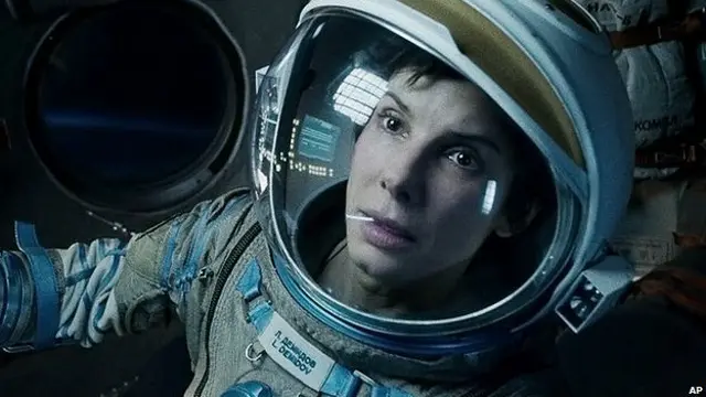 جری فریدمن به شدت تحت تاثیر صحنه آغاز فیلم جاذبه قرار گرفت. ویلیامز نیز به توجه ویژه فیلمساز به قوانین فیزیک در فضا اشاره می کند