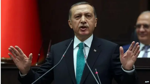 يقول اردوغان إن قرار اغلاق هذه المدارس التمهيدية يأتي في سياق اصلاح نظام تعليمي وصفه "بغير الصحي"