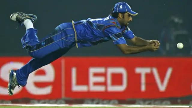 افغانستان کے اصغر استنکزئی بہترین بیٹنگ کے بعد فیلڈنگ میں بھی چست نظر آئے۔