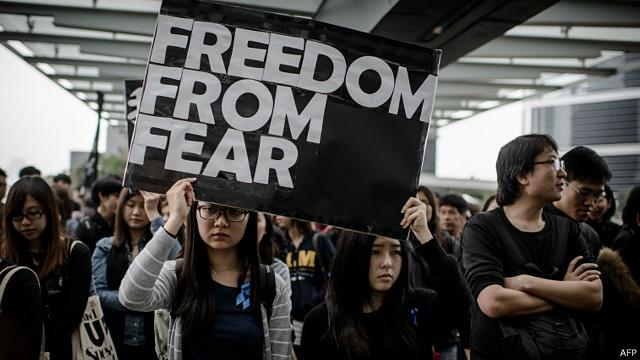 Người dân đòi bảo vệ quyền tự do báo chí trong một sự kiện ở Hong Kong đầu tháng Ba năm ngoái.