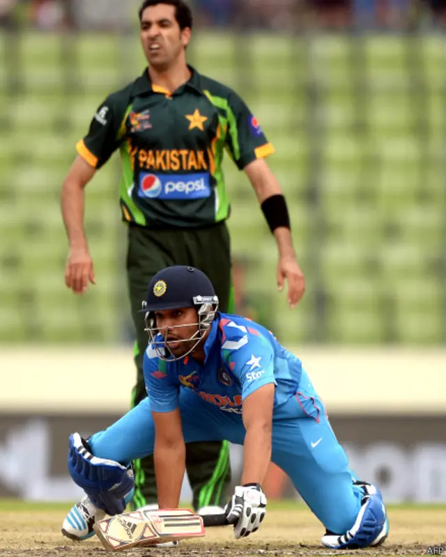 روہت شرما رن لینے کی کوشش میں۔