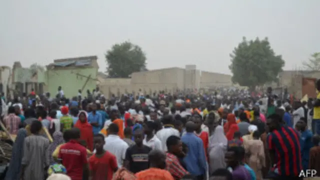 التفجيران استهدفا سوقا شعبية مزدحمة.