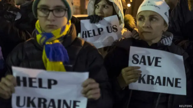Povo da Ucrânia fez ato anti-Rússia em Kiev no sábado. Foto: Reuters