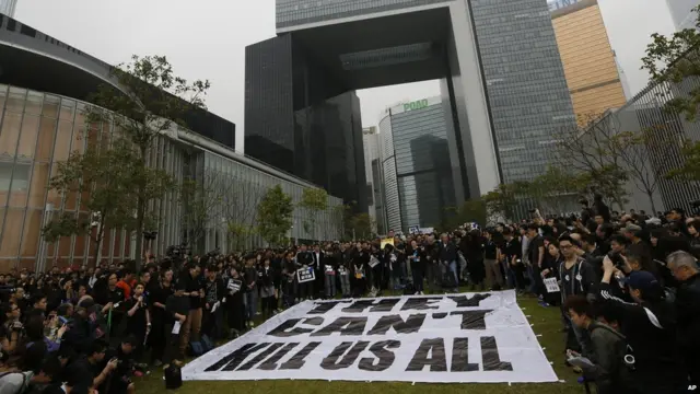 记者与市民参与香港记者协会反暴力默站抗议（2/3/2014）