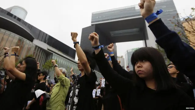 记者与市民参与香港记者协会反暴力默站抗议（2/3/2014）