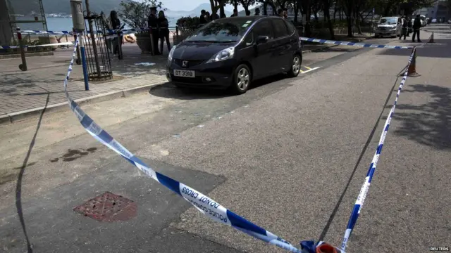 香港警察封锁《明报》前总编辑刘进图遇袭现场（26/2/2014）
