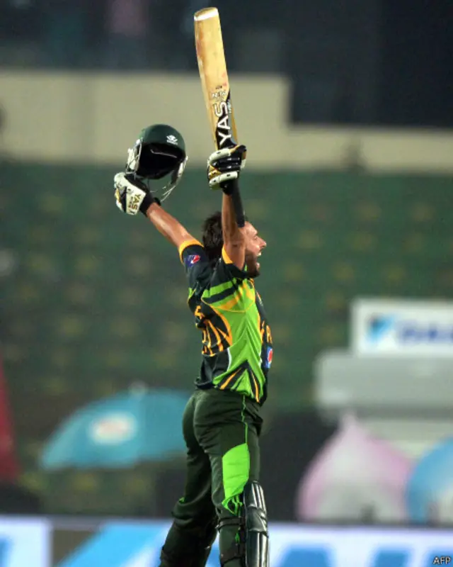 شاہد آفریدی نے آخری اوور کی تیسری اور چوتھی گیند پر دو چھکے مار کر پاکستان کو جتوایا۔