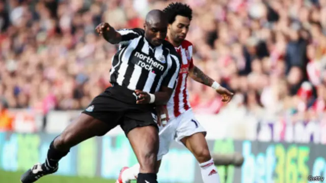 لعب كامبل في عدد من الأندية الإنجليزية الكبيرة، إلى جانب المنتخب الوطني