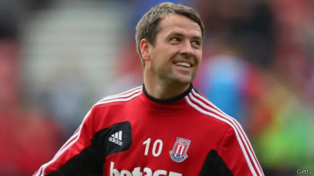 يعتبر كامبل أنه كان أحق بقيادة المنتخب من مايكل أوين